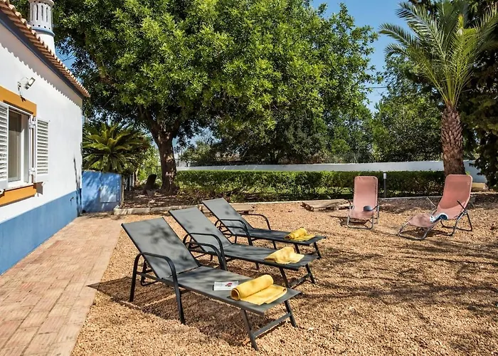 Family & Friends Retreat W/ Pool - Moncarapacho بيت ضيافة 4*